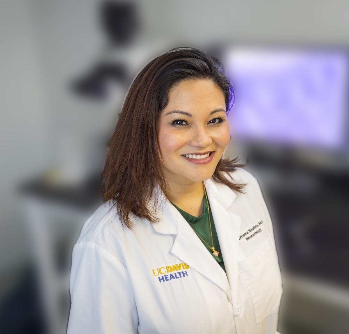 Geoanna Marie Bautista, MD, in the laboratory